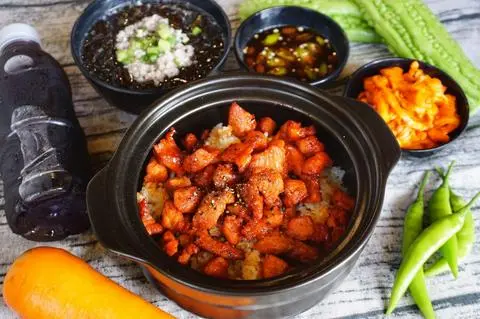 Hình ảnh Thố Vai heo xào sate