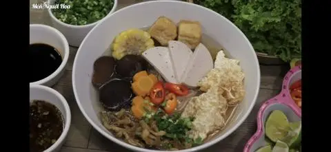 Hình ảnh Bún Huế Chay + chai nước tùy chọn 
