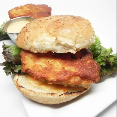 Hình ảnh Burger Tôm Gà Giòn 