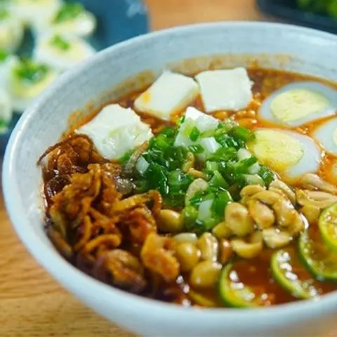 Hình ảnh Bánh tráng chấm sốt me
