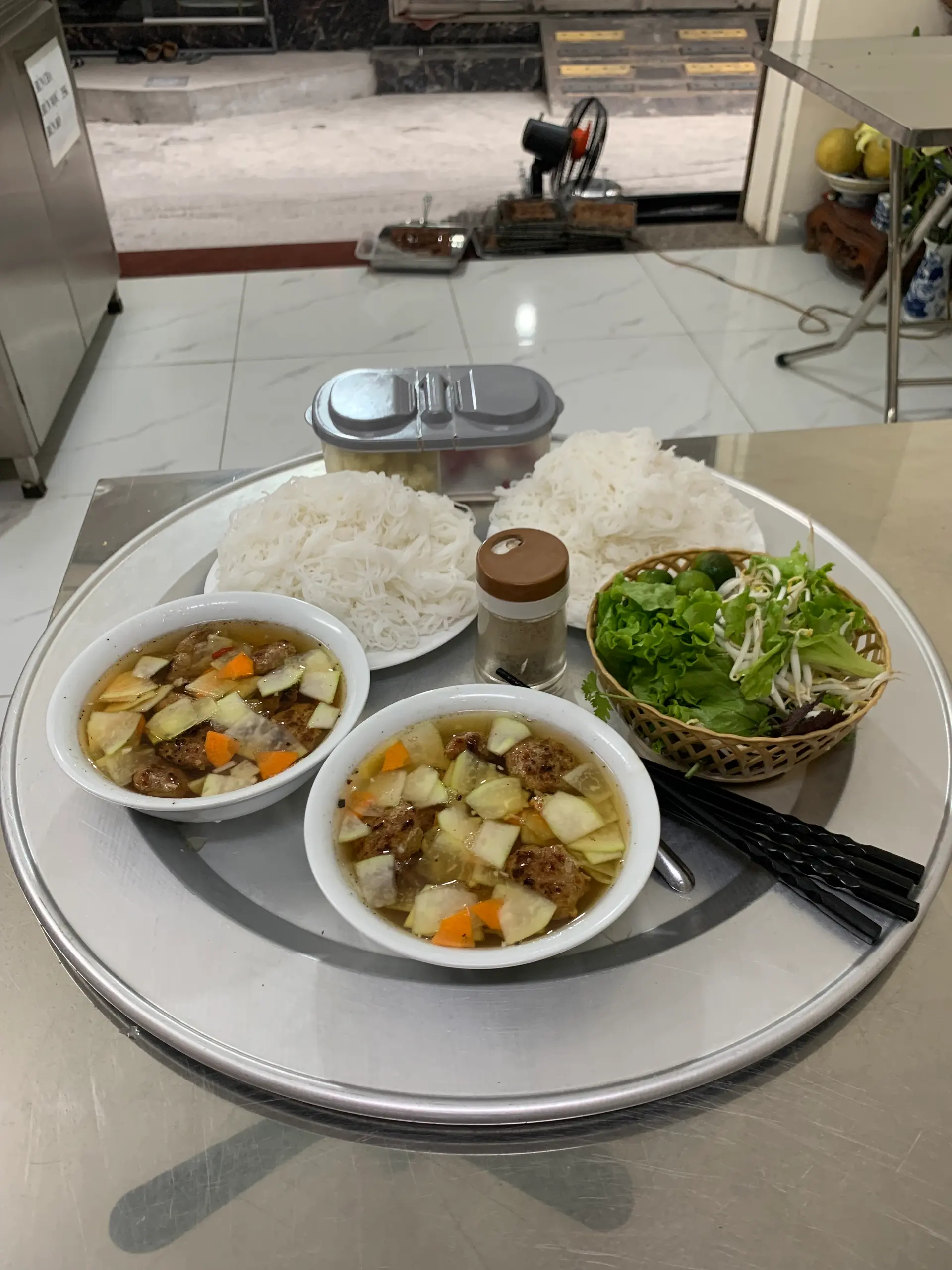 Hình ảnh bún chả chấm ( nguyên chả miếng )