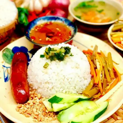 Hình ảnh Cơm tấm lạp xưởng tươi