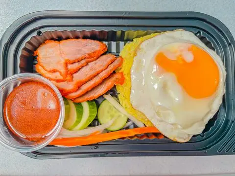 Hình ảnh CƠM XÁ XÍU TRỨNG ỐP LA