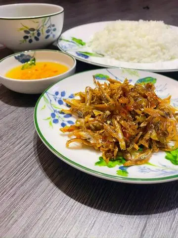 Hình ảnh Combo Cơm Cá Cơm Chiên Kẹo + Canh Rong Biển 