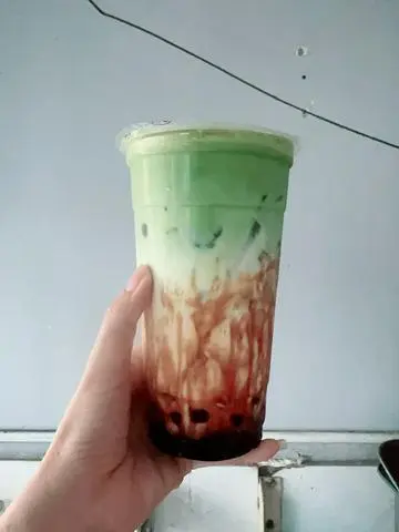 Hình ảnh Matcha latte đường đen sữa gấu
