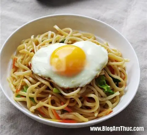 Hình ảnh Mì ý xào trứng