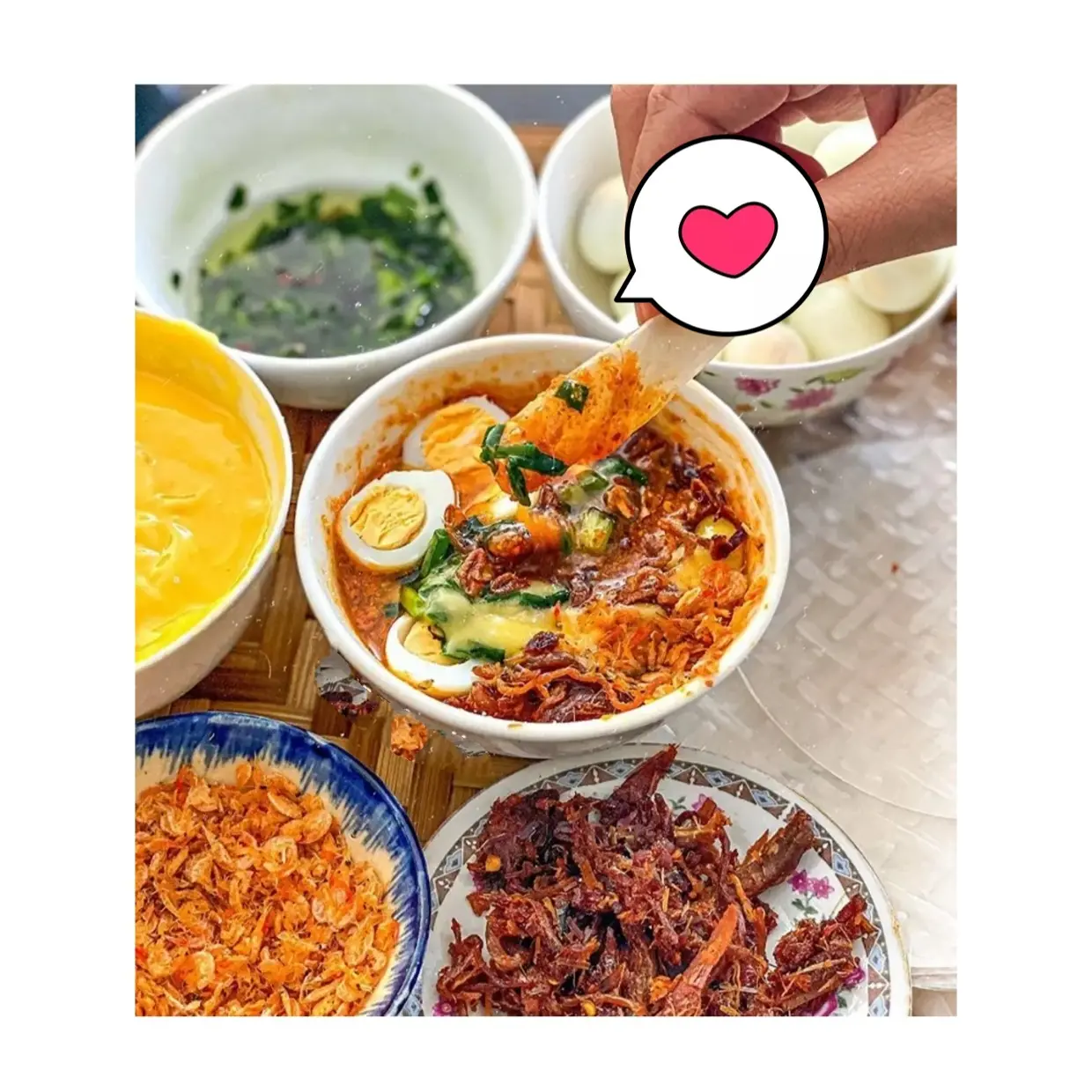 Hình ảnh Bánh tráng chấm sốt Trứng Muối 