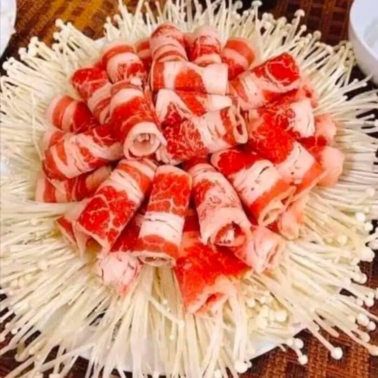 Hình ảnh Lẩu bò cuộn nấm size 2