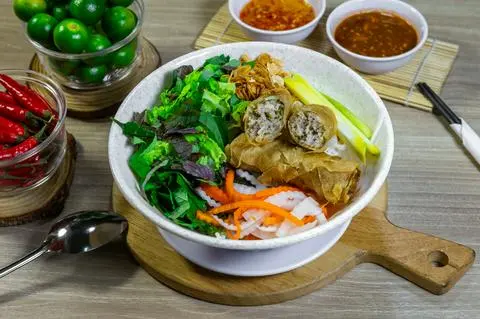 Hình ảnh Bún chả giò - nem rán