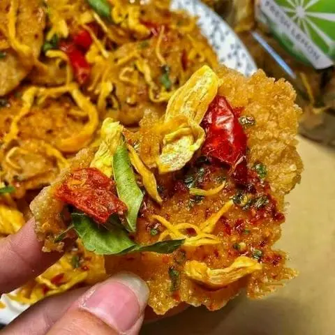 Hình ảnh Cơm cháy lắc khô gà