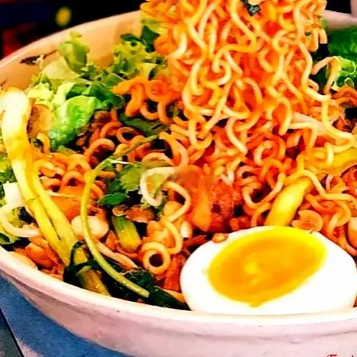 Hình ảnh Mì Trộn Bò Trứng Xúc Xích