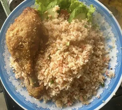 Hình ảnh Cơm đùi gà mắm tỏi