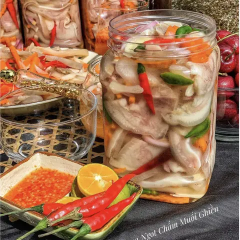 Hình ảnh Tai Heo Ngâm Chua Ngọt Hủ 500gr