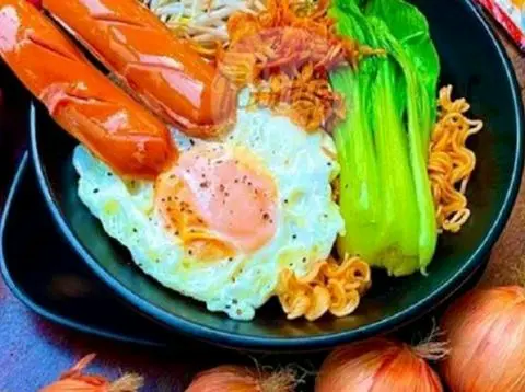 Hình ảnh Combo mì trộn đặc biệt -trà ổi