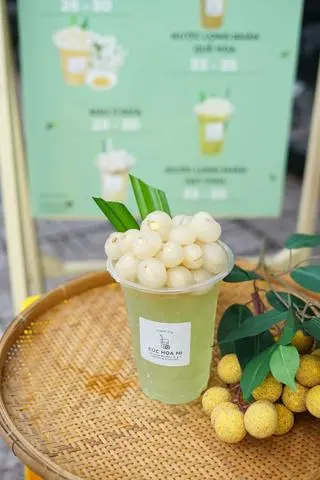 Hình ảnh Nước Long Nhãn Xanh Lá Dứa Hạt Sen size Đại (1L)