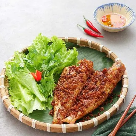 Hình ảnh Cơm cá hường muối sả chiên