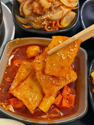 Hình ảnh Tokbokki chả cá truyền thống