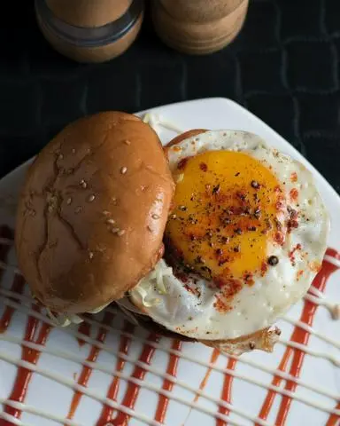 Hình ảnh hamburger xúc xích trứng