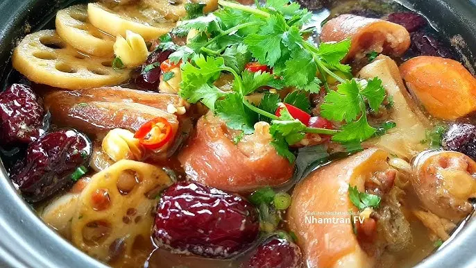 Hình ảnh LẨU ĐUÔI HEO TIỀM THUỐC BẮC