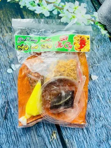 Hình ảnh Bánh tráng Tây Ninh sốt ớt rim me Bơ
