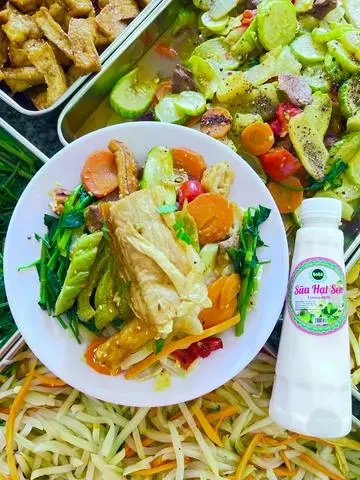 Hình ảnh Cơm Chay Thập Cẩm +  Đậu Hủ Ki + Sữa Hạt Sen