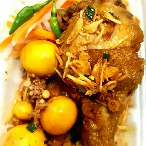 Hình ảnh Xôi đùi gà thêm trứng non