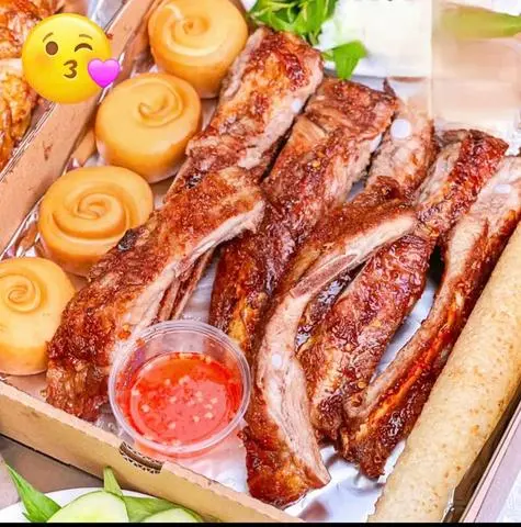 Hình ảnh Sườn non nướng - bánh bao - cơm lam