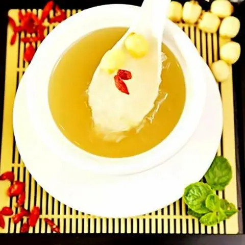 Hình ảnh Tổ yến chưng hạt sen, yến huyết