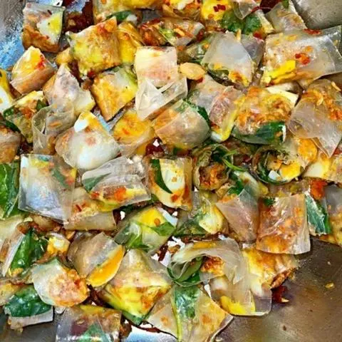 Hình ảnh Bánh tráng phơi sương cuốn mỡ hành 