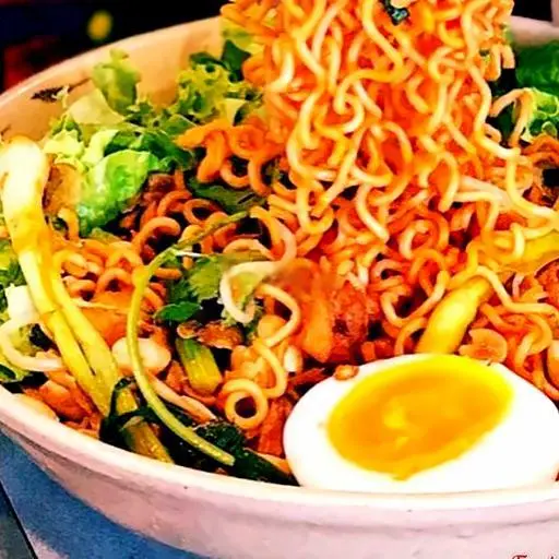 Hình ảnh Mì Trộn Bò Trứng Thanh Cua