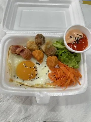 Hình ảnh Mì indomie trộn trứng