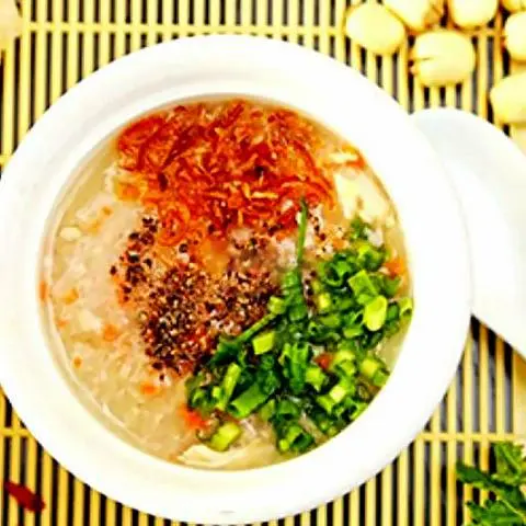 Hình ảnh Cháo tổ yến, thịt gà xé, yến huyết