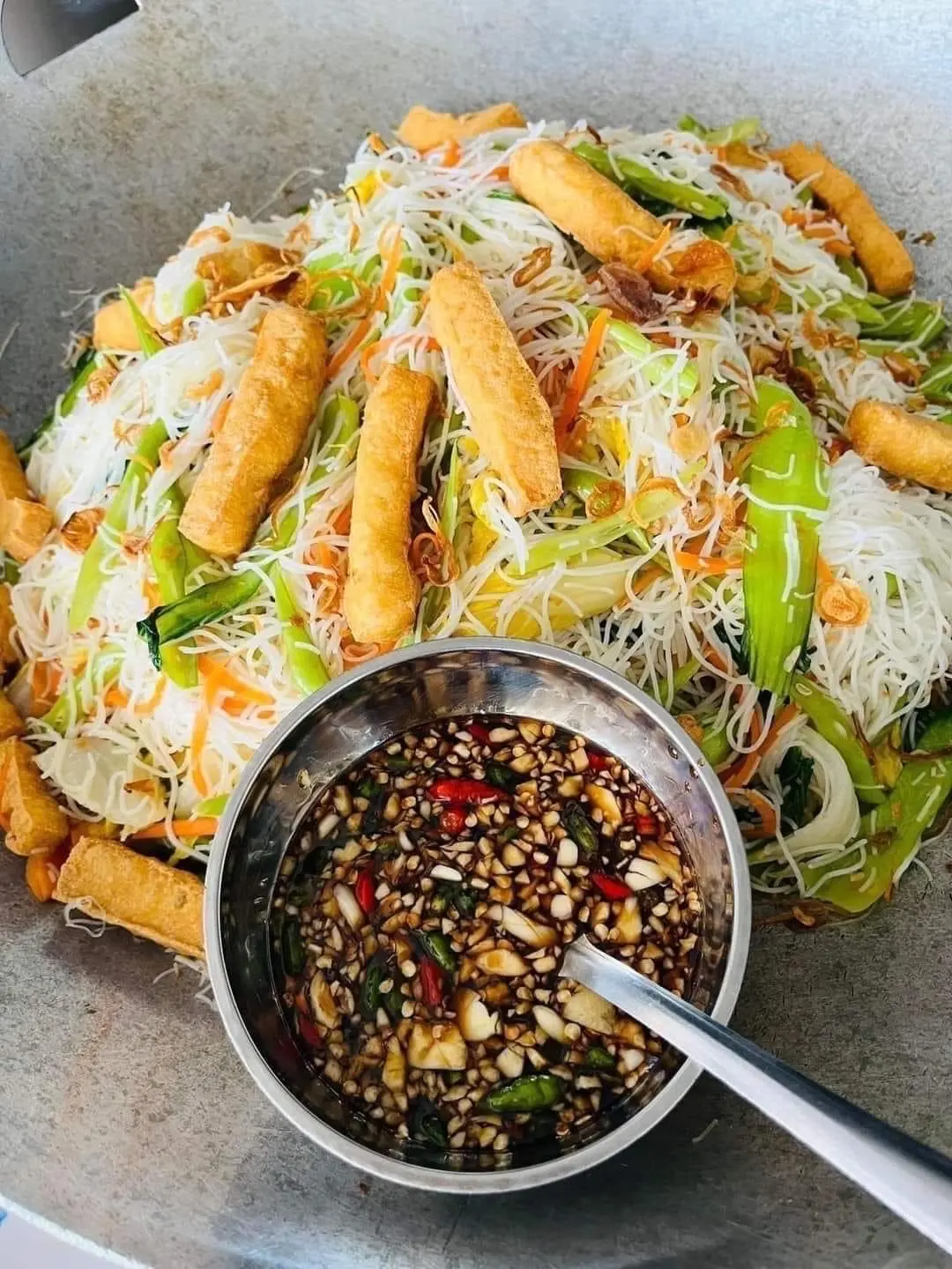 Hình ảnh Bún gạo + mì xào chay