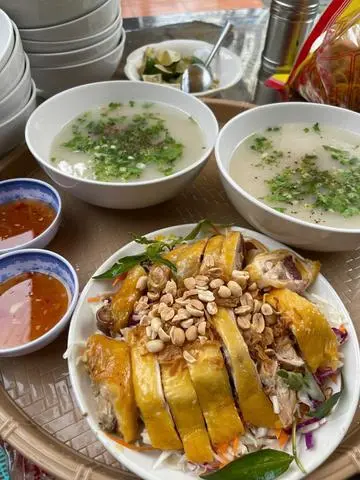 Hình ảnh Gà ta luộc nửa con