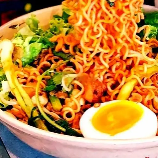 Hình ảnh Mì Trộn Bò Trứng Xúc Xích Mỹ