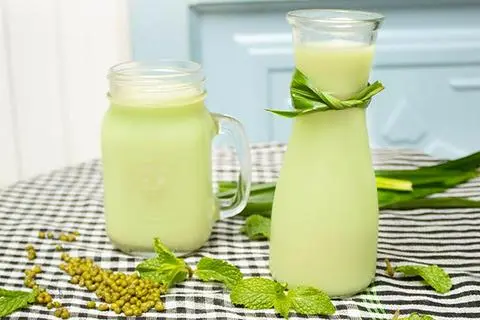 Hình ảnh Sữa đậu nành lá dứa bạc hà thơm mát