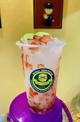 Hình ảnh YAKULT SODA DÂU TÂY