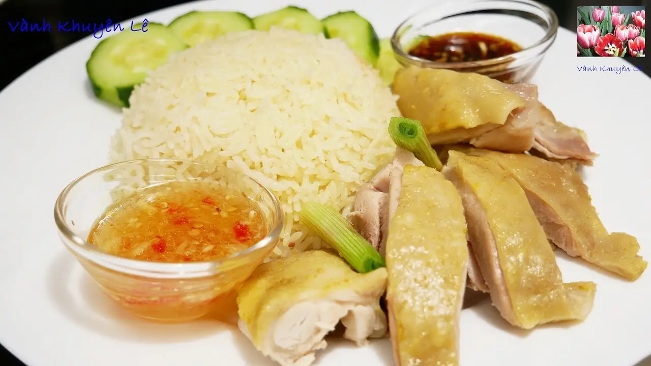 Hình ảnh Cơm gà luộc kèm gỏi rau