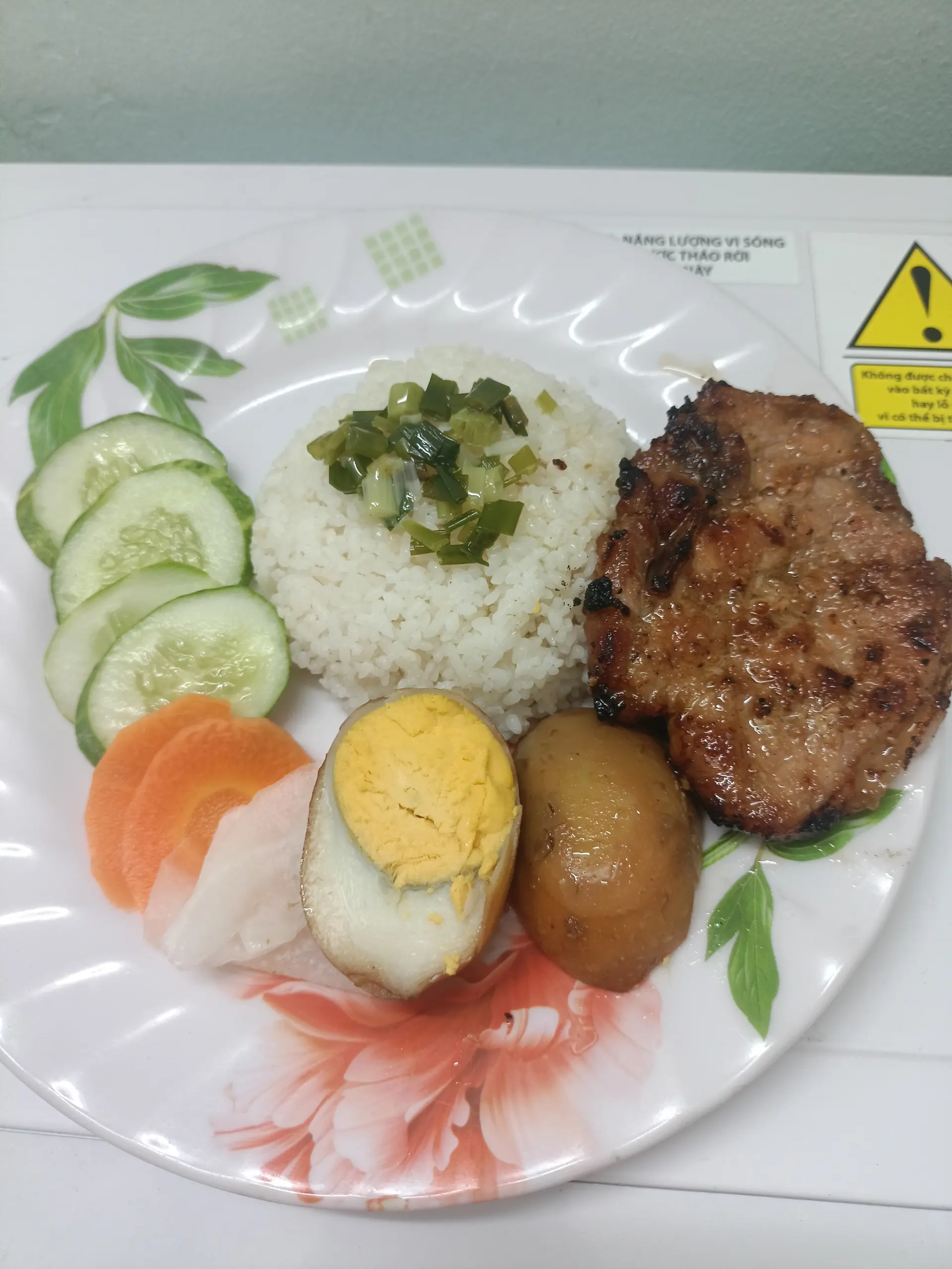 Hình ảnh cơm tấm sườn - trứng kho 