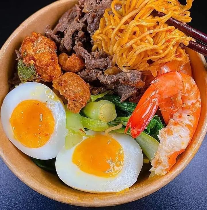 Hình ảnh Mì trộn đặt biệt