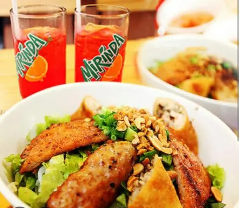 Hình ảnh COMBO Bún chả giò + nước giải khát 