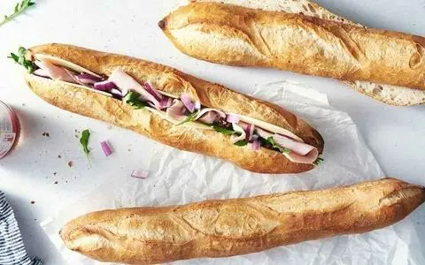Hình ảnh Bánh mì baguette dài Thịt đầy đủ