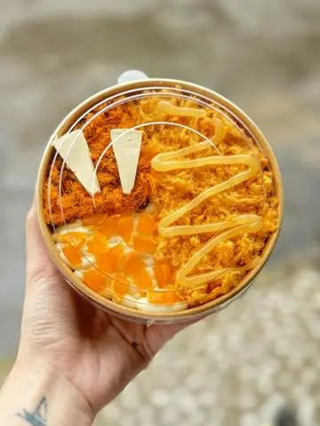 Hình ảnh Bông lan trứng muối sốt sắng