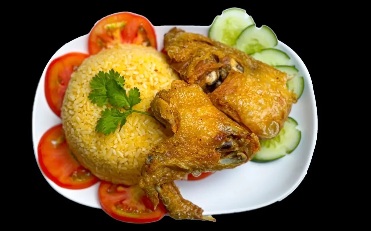 Hình ảnh cơm chiên gà + trứng ốp la + lạp xưởng