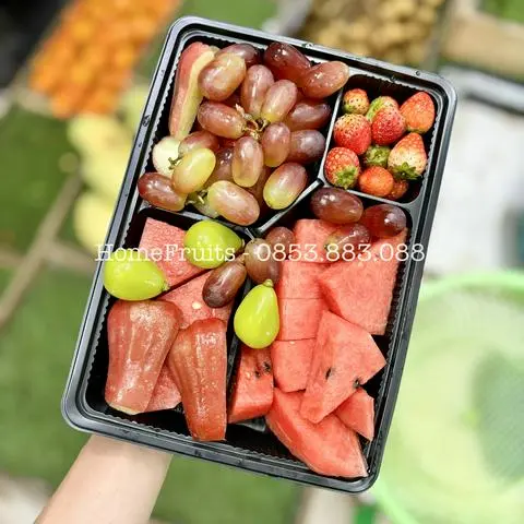 Hình ảnh Khay mix siêu lớn: Dưa hấu, dâu tây, nho, roi đỏ