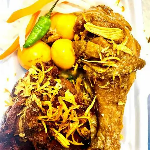 Hình ảnh Xôi đùi gà thêm lòng gà - trứng non