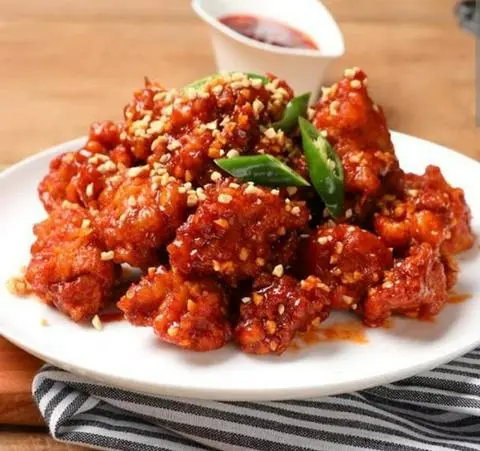 Hình ảnh cơm gà viên sốt siêu cay