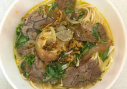 Hình ảnh Bún bò nạm giò