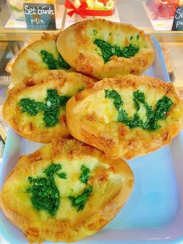 Hình ảnh Bánh Mì Mặn Sốt Bơ Tỏi