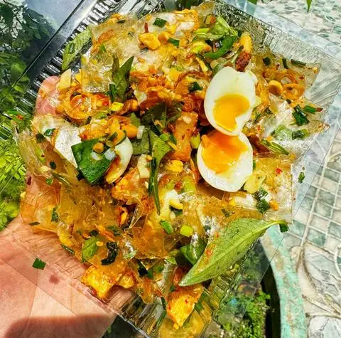 Hình ảnh Bánh tráng trộn full mỡ hành tóp mỡ